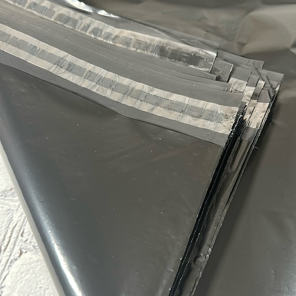 Huge Poly Mailer 24”x24” Black 30 mailers Big Poly Mailer - Picture 6 of 7